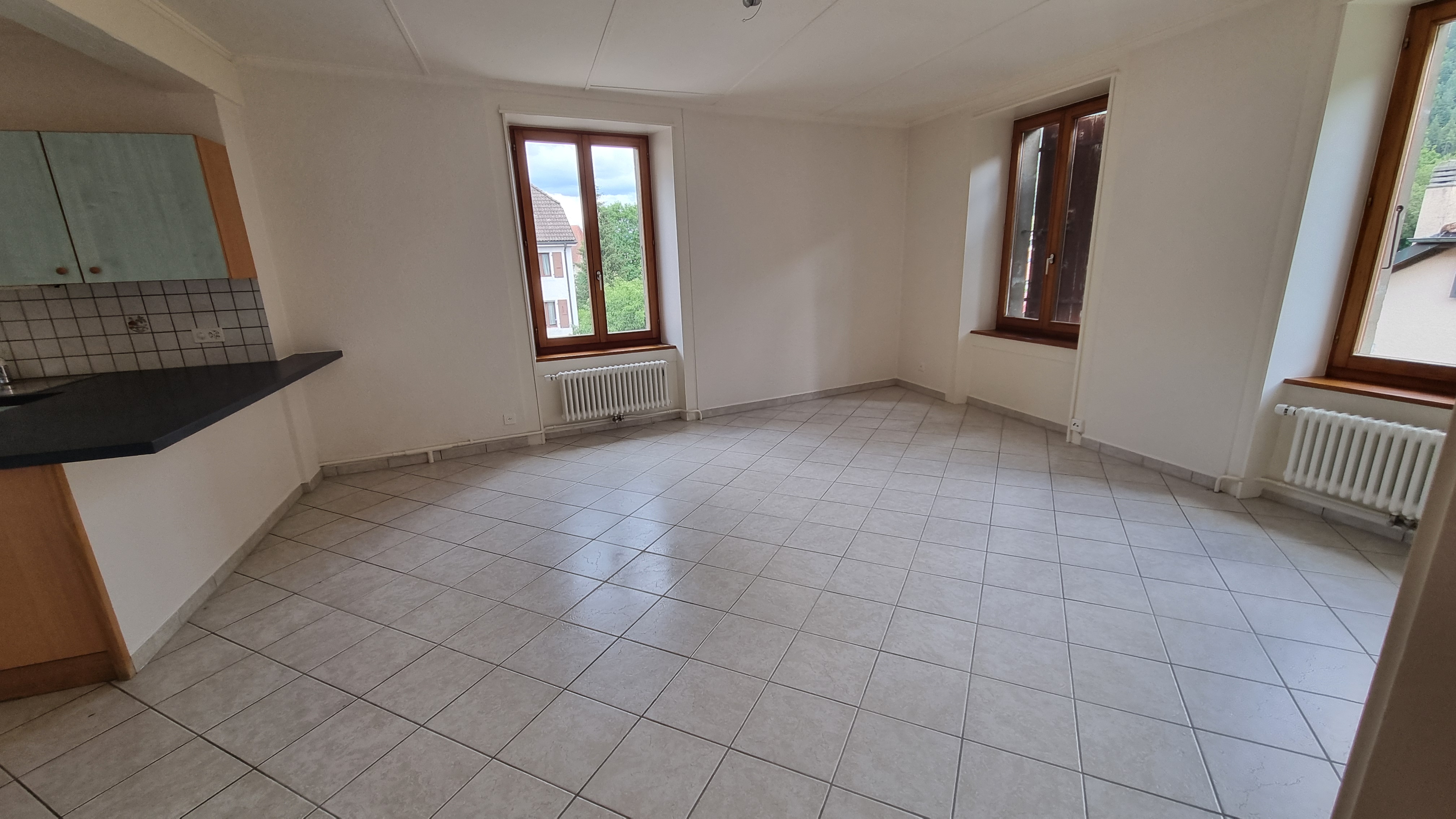 Bas-Route 1, appartement Est